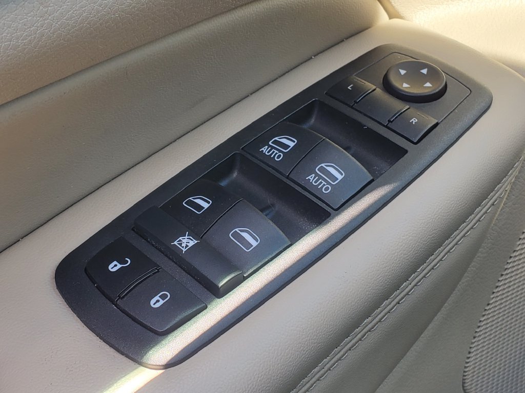 Used 2022 Jeep Grand Cherokee Laredo E AWD/4WD image 21