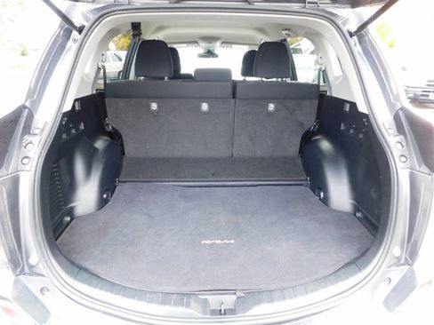 Used 2018 Toyota RAV4 LE Plus image 5