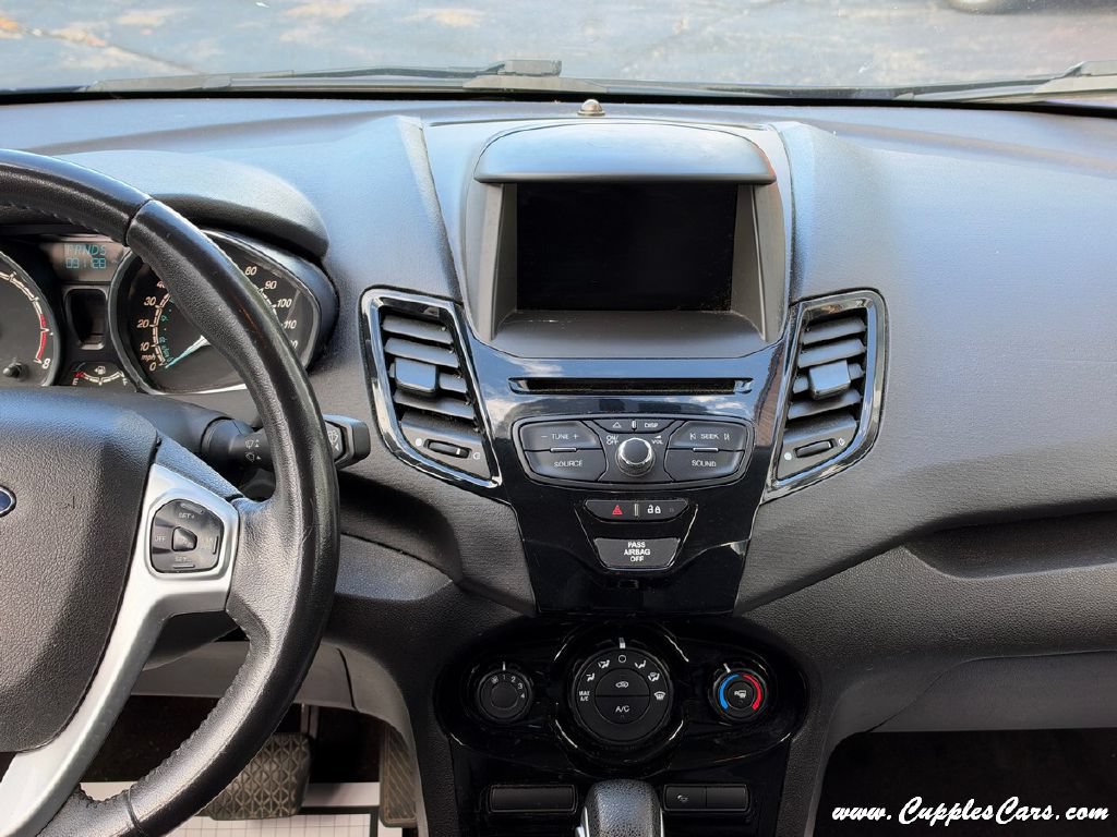 Used 2014 Ford Fiesta SE w/ Equipment Group 201A FWD image 16