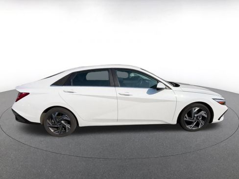 Used 2025 Hyundai Elantra Limited image 15
