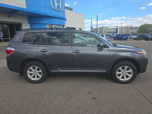Used 2013 Toyota Highlander SE image 2