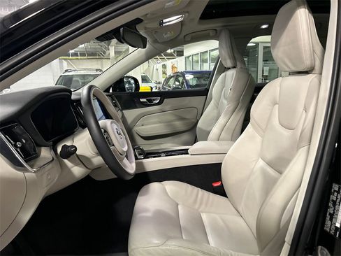 Certified 2023 Volvo XC60 B5 Plus image 10