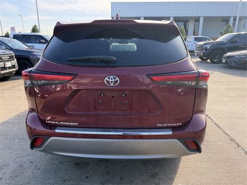 Certified 2022 Toyota Highlander Platinum image 6