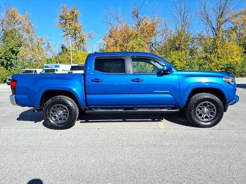 Used 2018 Toyota Tacoma SR image 27