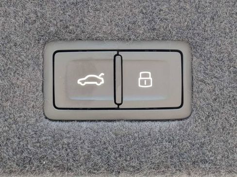 Used 2024 Lamborghini Urus S AWD/4WD image 18