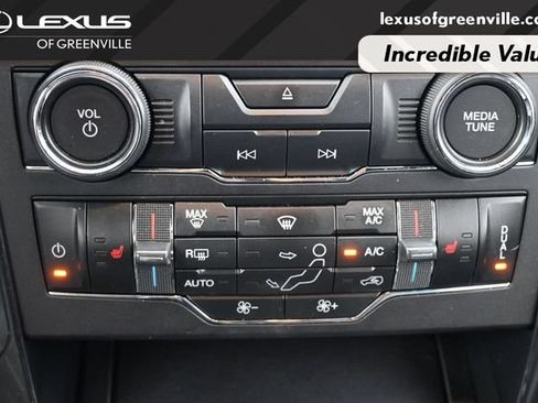 Used 2018 Ford Explorer XLT w/ Equipment Group 202A FWD image 16