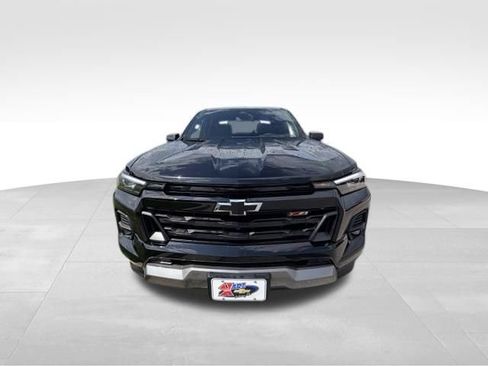 Used 2023 Chevrolet Colorado Z71 w/ Z71 Convenience Package 2 AWD/4WD image 3