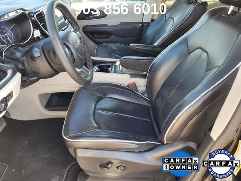 Used 2023 Chrysler Pacifica Limited image 26