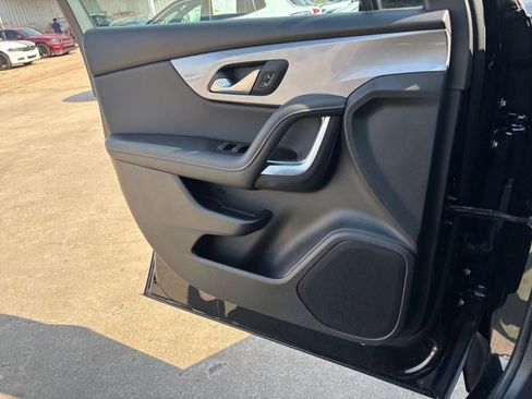 Used 2025 Chevrolet Blazer LT FWD image 18
