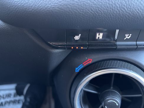 Used 2020 Chevrolet Blazer LT image 29