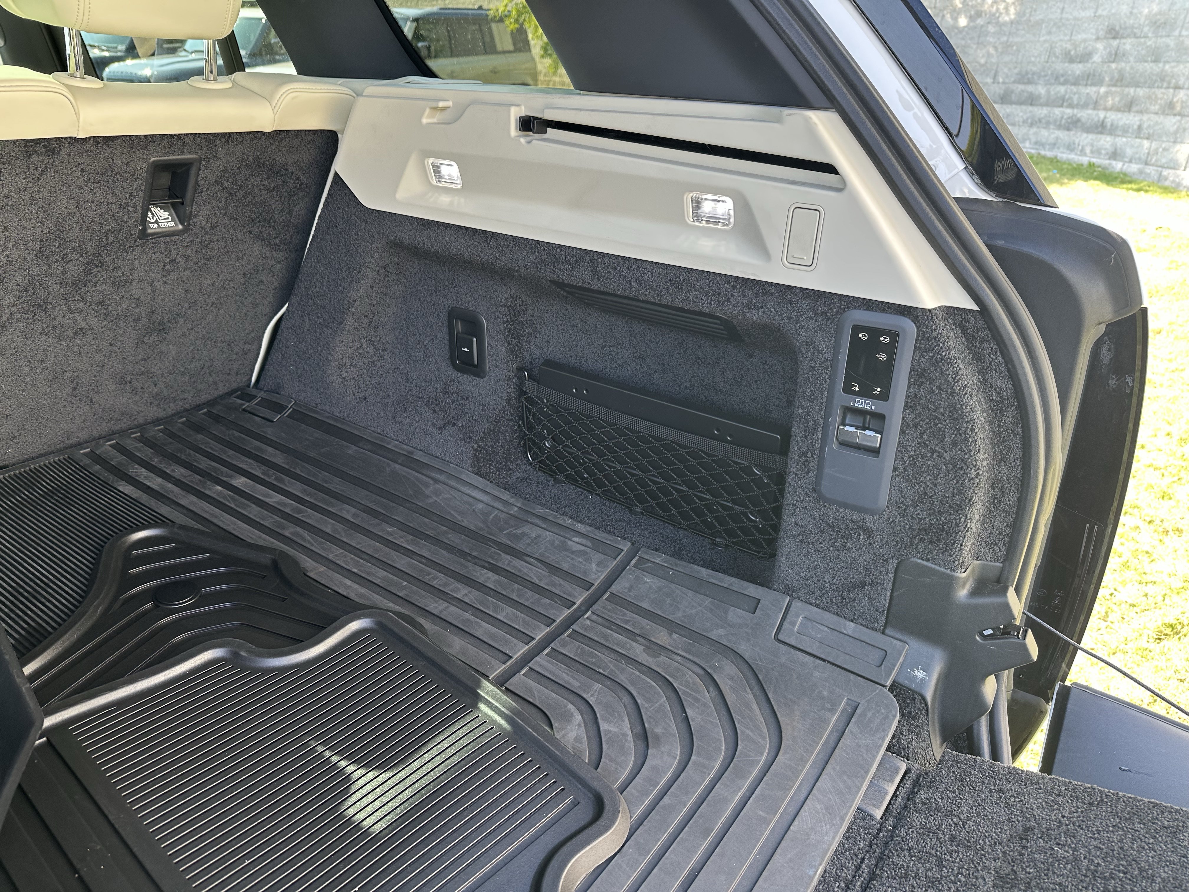Certified 2025 Land Rover Range Rover SE AWD/4WD image 34