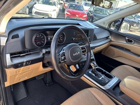 Used 2024 Kia Carnival LX image 12