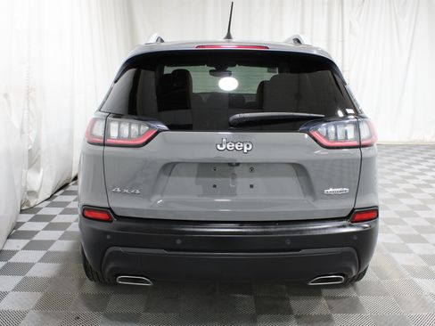 Used 2019 Jeep Cherokee Latitude Plus w/ Comfort/Convenience Group AWD/4WD image 29