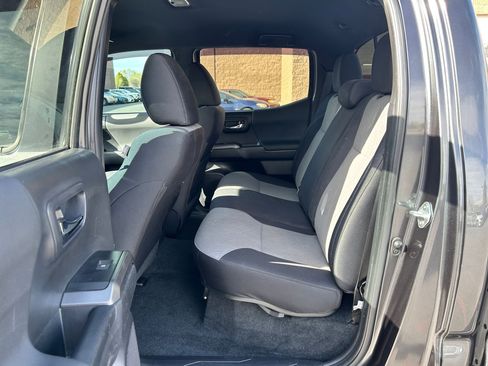 Used 2023 Toyota Tacoma TRD Off-Road image 23