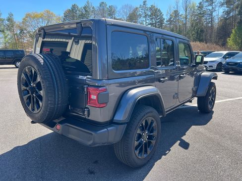 Used 2025 Jeep Wrangler Unlimited Sahara w/ Safety Group AWD/4WD image 6