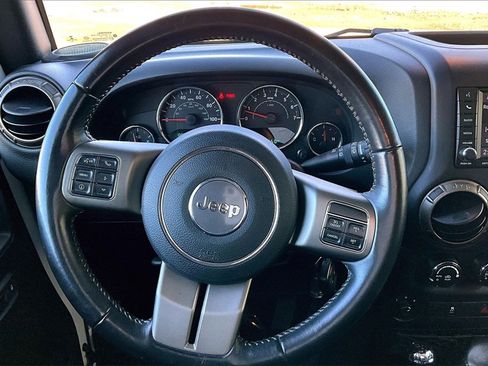 Used 2018 Jeep Wrangler Sport image 7