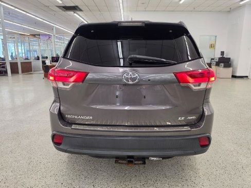 Used 2017 Toyota Highlander SE AWD/4WD image 5