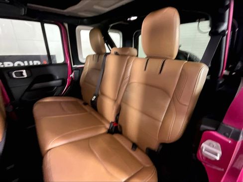 Used 2022 Jeep Wrangler Unlimited Sahara w/ Cold Weather Group image 19