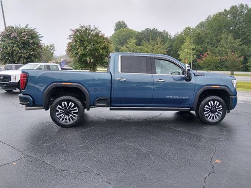 Used 2025 GMC Sierra 2500 Denali Ultimate AWD/4WD image 3