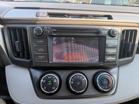 Used 2013 Toyota RAV4 LE image 25