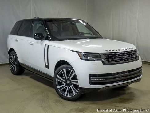 Used 2023 Land Rover Range Rover SE image 2