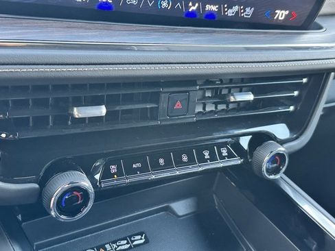 Used 2025 Chevrolet Suburban Premier image 15