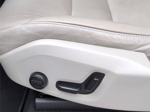 Used 2020 Volvo XC90 T5 Momentum FWD image 19