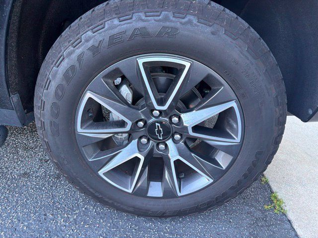 Used 2022 Chevrolet Tahoe Z71 w/ Luxury Package AWD/4WD image 6