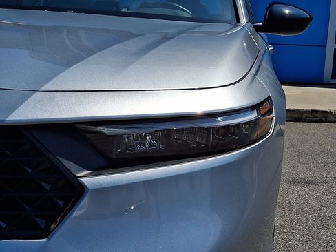 Used 2025 Honda Accord Sport image 9