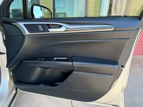 Used 2017 Ford Fusion Energi SE FWD image 25