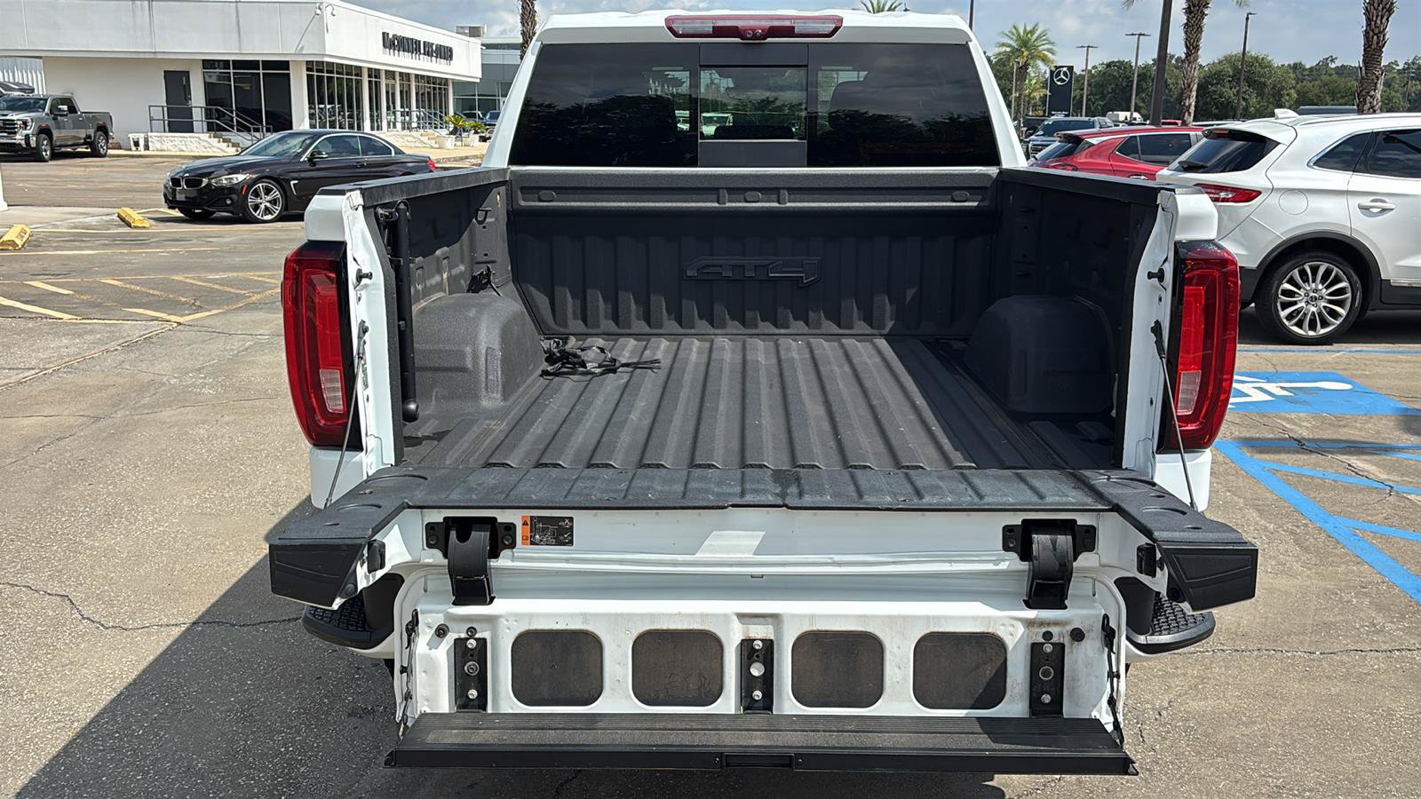 Used 2023 GMC Sierra 1500 AT4 w/ AT4 Premium Package AWD/4WD image 7