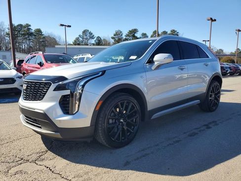 Used 2022 Cadillac XT4 Premium Luxury w/ Enhanced Visibility Package image 3