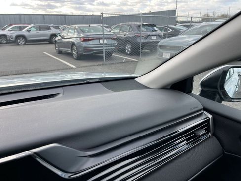 Used 2025 Toyota Camry LE image 34