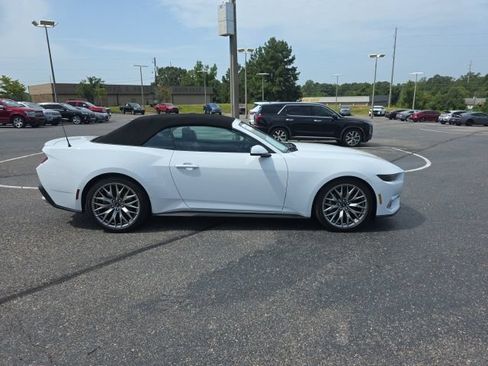 Used 2025 Ford Mustang Premium RWD image 2