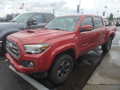 Used 2017 Toyota Tacoma TRD Sport w/ Tow Package (A/T) AWD/4WD image 1