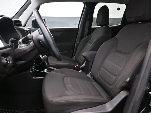 Used 2018 Jeep Renegade Latitude w/ Cold Weather Group AWD/4WD image 10