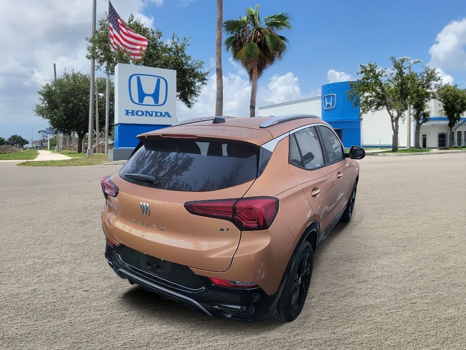 Used 2024 Buick Encore GX Sport Touring FWD image 2