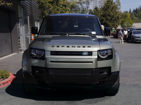 Certified 2025 Land Rover Defender 90 X-Dynamic SE AWD/4WD image 6