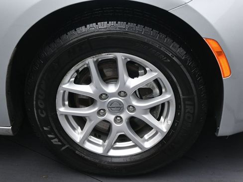Used 2022 Chrysler Voyager LX FWD image 37