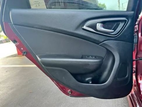 Used 2015 Chrysler 200 Limited w/ Convenience Group FWD image 18