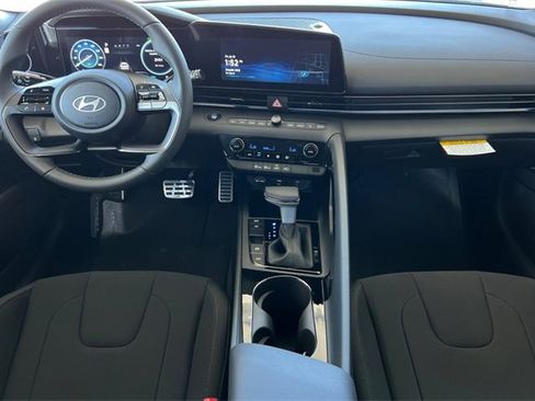 New 2025 Hyundai Elantra SEL image 13
