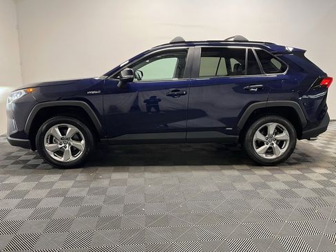 Used 2021 Toyota RAV4 XLE Premium image 23