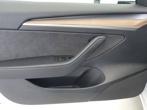 Used 2023 Tesla Model 3 Standard Range image 19
