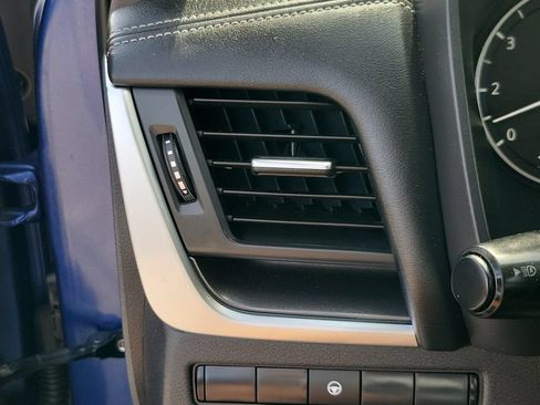 Used 2023 Nissan Rogue SV FWD image 31