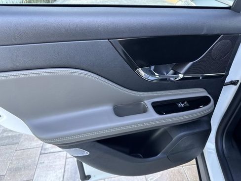New 2026 Lincoln Corsair Premiere FWD image 15