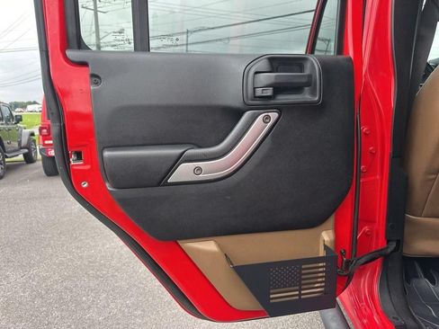Used 2015 Jeep Wrangler Unlimited Sahara AWD/4WD image 16