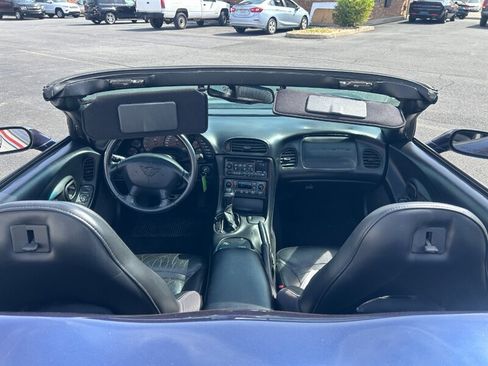 Used 2000 Chevrolet Corvette Convertible w/ Memory Pkg RWD image 9