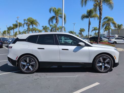 Used 2023 BMW iX xDrive50 w/ Premium Package image 11