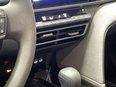 Used 2025 Toyota Camry LE w/ Convenience Package image 11