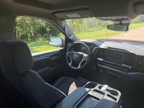 Used 2023 Chevrolet Silverado 1500 LT AWD/4WD image 21